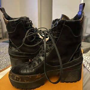 LV Laureate Desert Boots